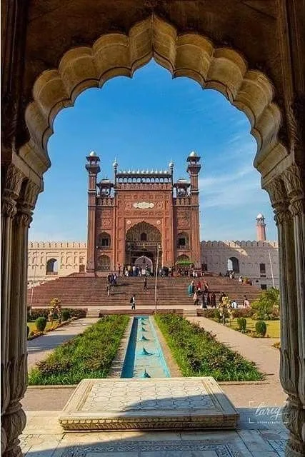 Badshahi Mosque — photo 1